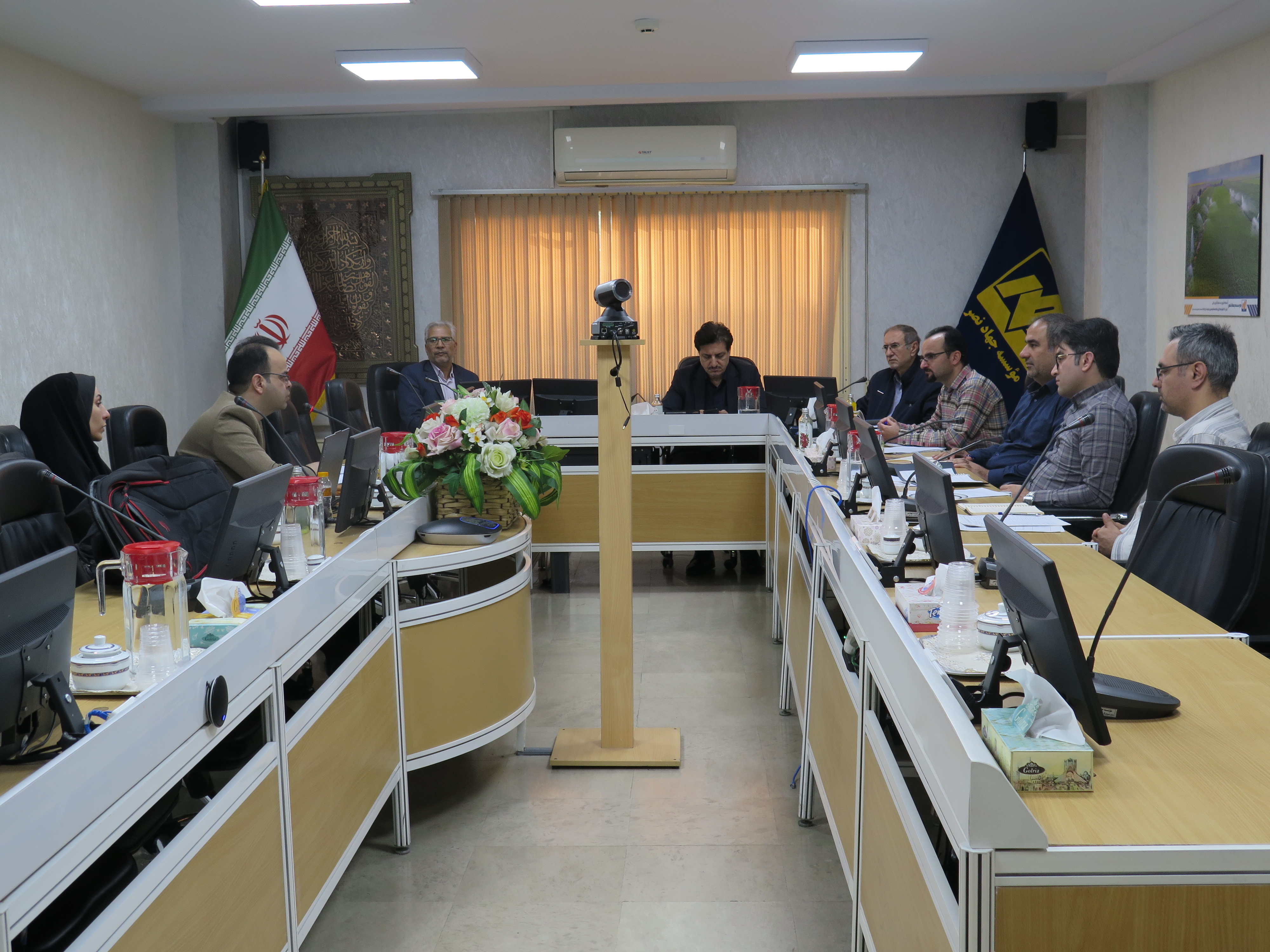 جلسه با شرکتهای مهندسین مشاور دزآب و آساراب برگزار گردید.