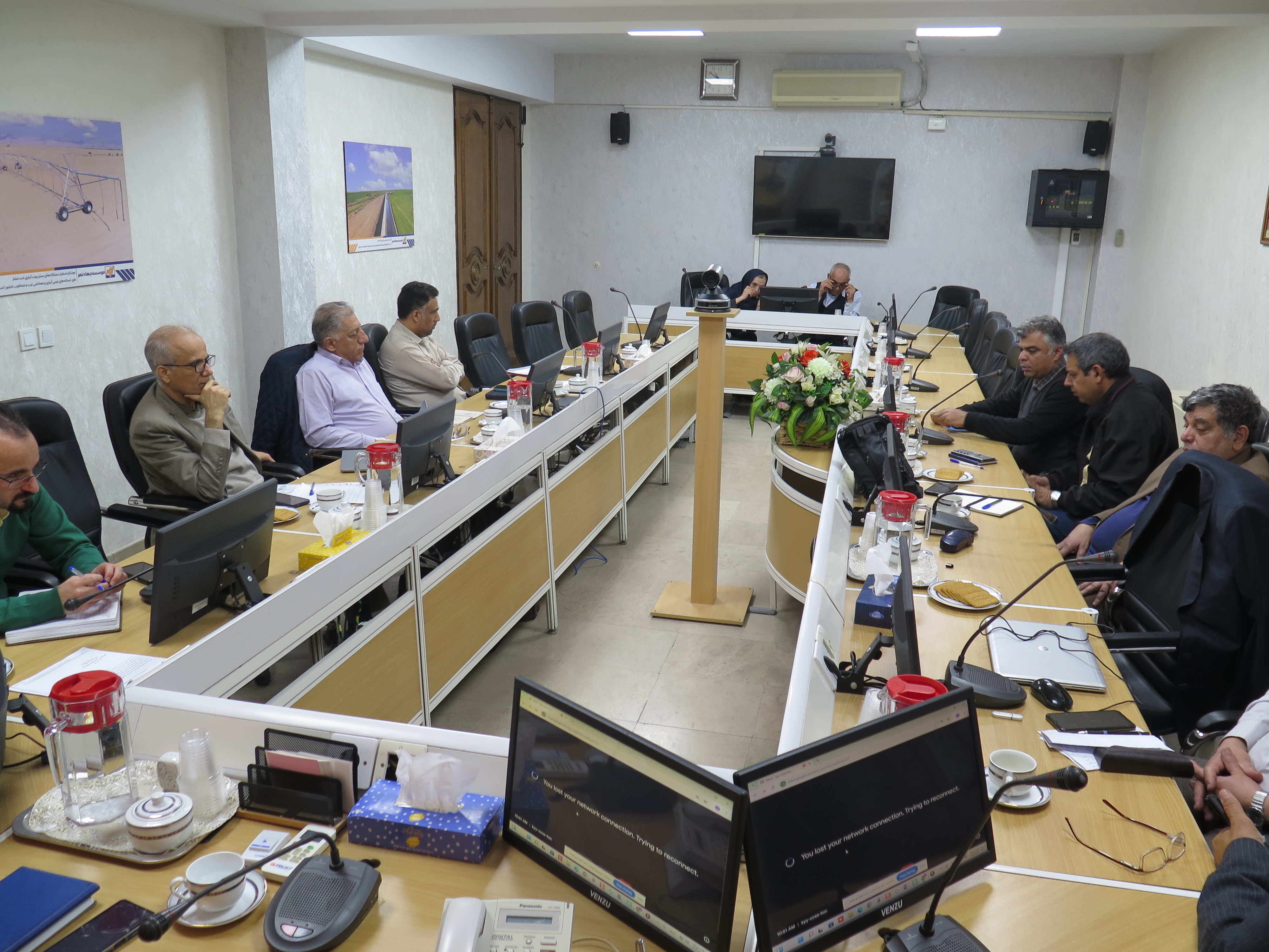 جلسه بررسی فنی مطالعات زه کشی زیر زمینی اراضی حاشیه رودخانه بهمن شیر آبادان برگزار گردید.